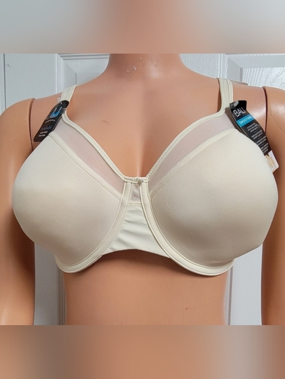 Bali NWT Smoothing Bra  3-D Spacer Cups Size 42C.